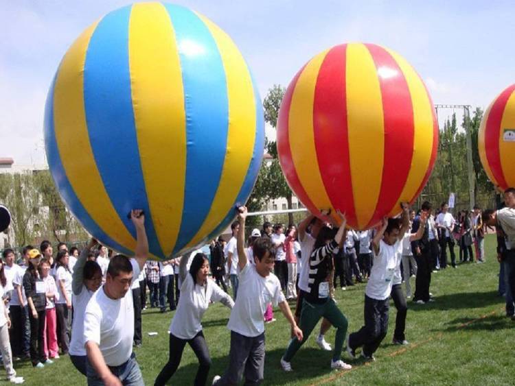 户外趣味运动会竞技赛 运转乾坤球新趣味器材 足球式体育项目